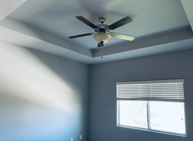 Building Photo - Spacious 3BR Home in Papillion!