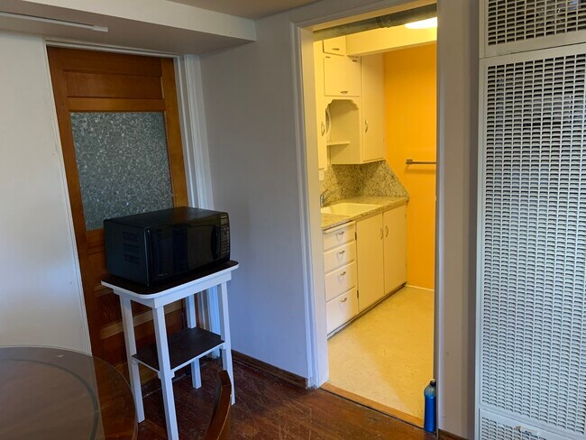 Foto del edificio - 1210 Foyer Ave