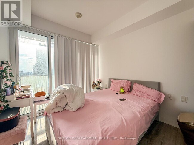 Building Photo - 42 Charles St E