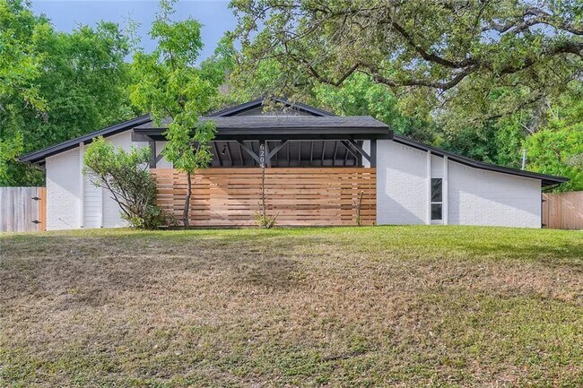 Building Photo - 6204 Shadow Valley Dr