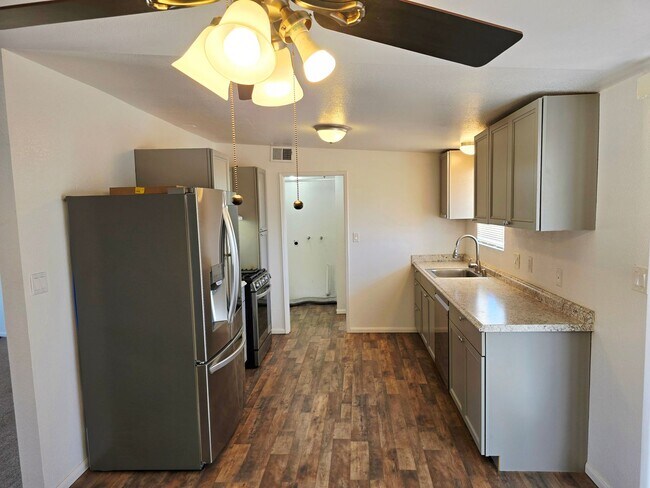 Foto del edificio - Cozy 3 Bedroom 1.5 Bathroom Near The Natio...