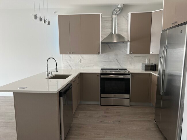 Kitchen - 7000 Polk St