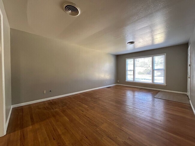 Building Photo - Spacious Home with Convenient Location and...