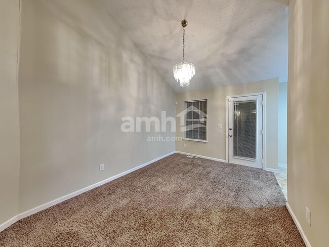 Foto del edificio - 2717 Oak Meadow Ln