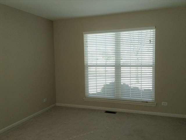 Building Photo - 2451 Roseglen Way