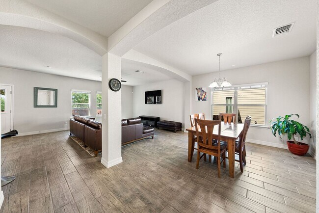Foto del edificio - Exquisite 2-Story Traditional Home