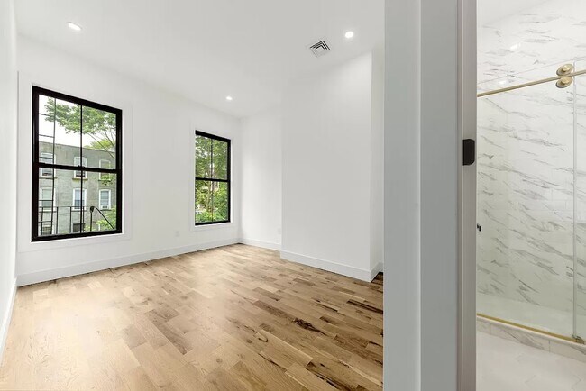 Foto del edificio - 722 Chauncey St