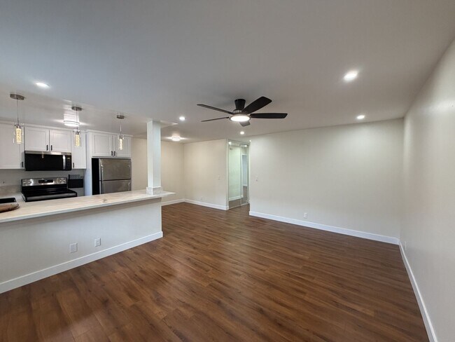 Foto del edificio - Updated 2 Bedroom 2 Bathroom Condo with Pool, Spa and Parking. Offering 6 month lease.