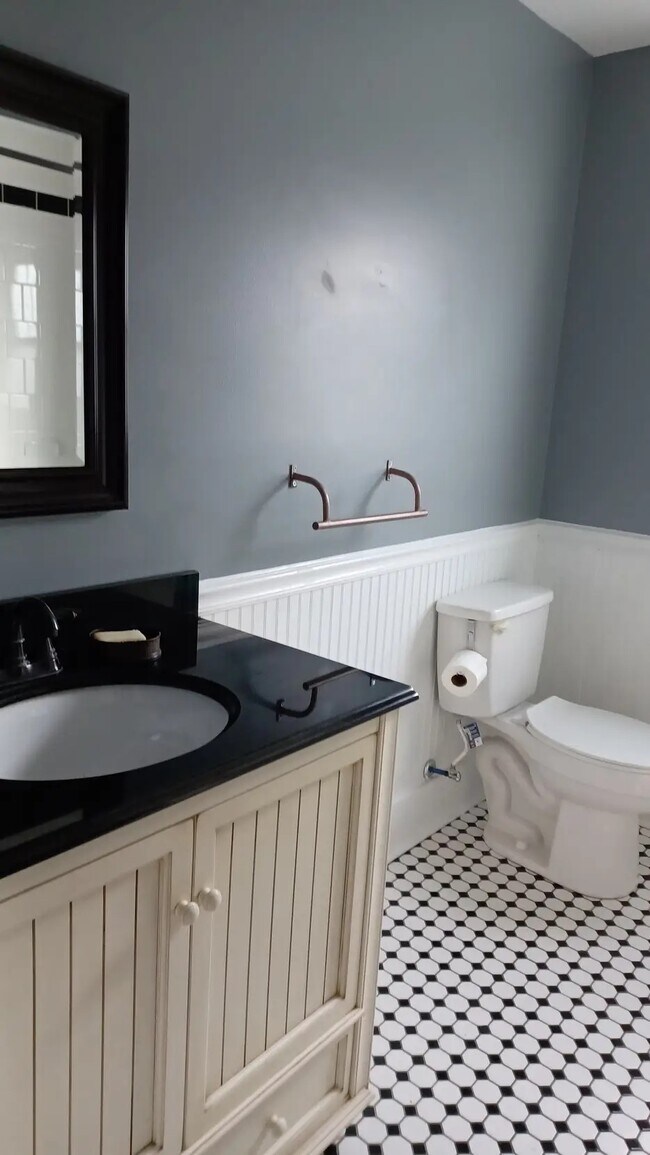 Foto del edificio - 2218 Gibson Ave