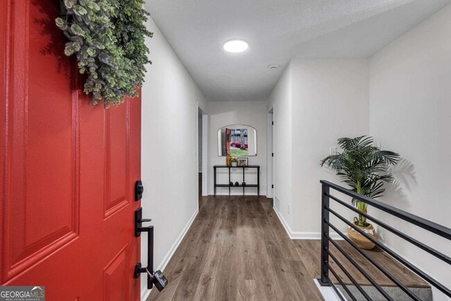 Building Photo - 6881 Hickory Hollow Dr