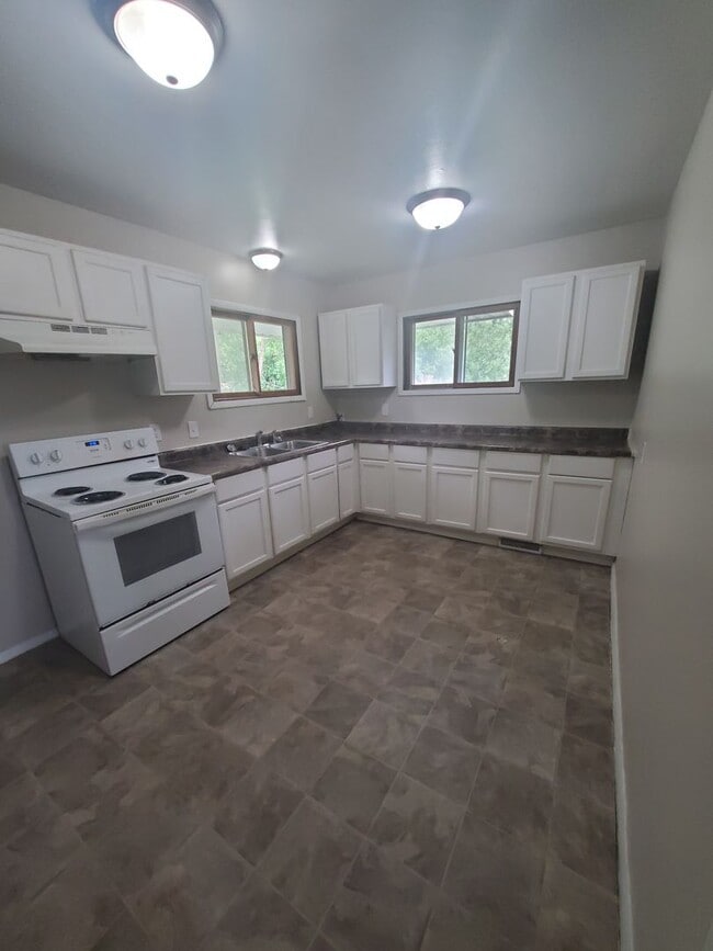 Foto del edificio - 3 bedroom 1 bath house in Davenport