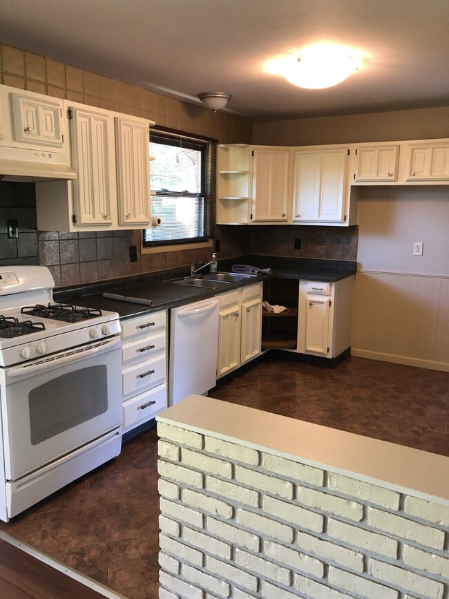 Foto del edificio - 12125 Hillcrest Pl