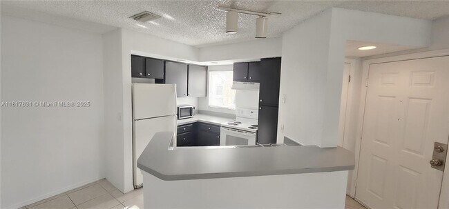 Foto del edificio - 3380 Pinewalk Dr N