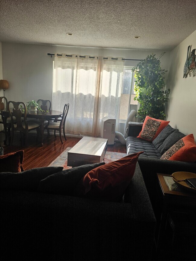 Foto del edificio - 2112 Manhattan Beach Blvd