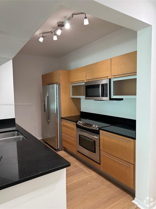 Building Photo - 951 Brickell Ave