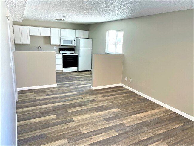 Building Photo - Cute 2 Bedroom Apartment for Rent on Provincial Drive