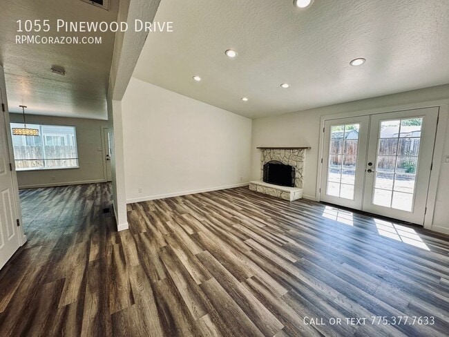 Building Photo - 1055 Pinewood Dr