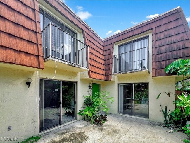 Foto del edificio - 5241 Cedarbend Dr