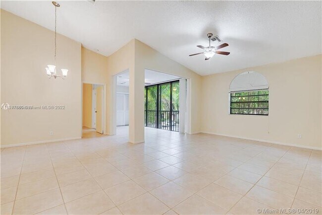 Building Photo - 5439 Verona Dr