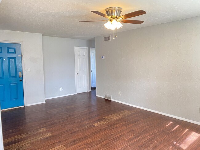 Building Photo - 4800 Lisa Ln