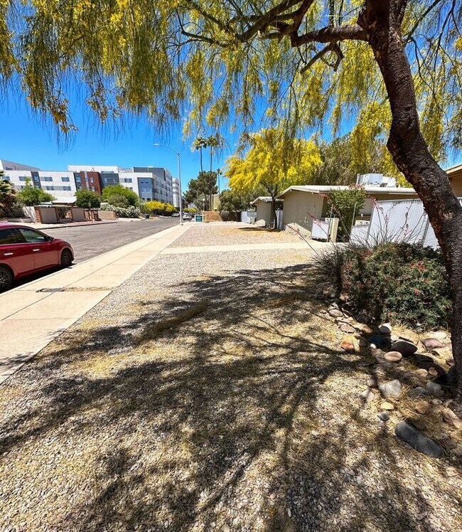 Foto del edificio - Close to university -- 2 Bedroom/2 Bath
