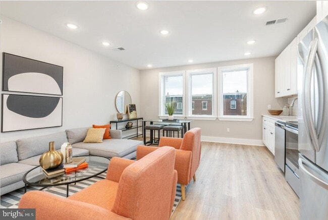 Foto del edificio - 2825 W Girard Ave