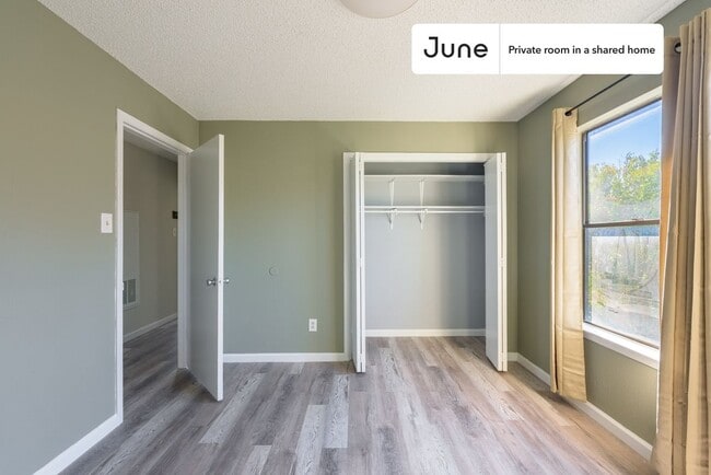 Building Photo - Room in Shared 2 bed/2 bath home