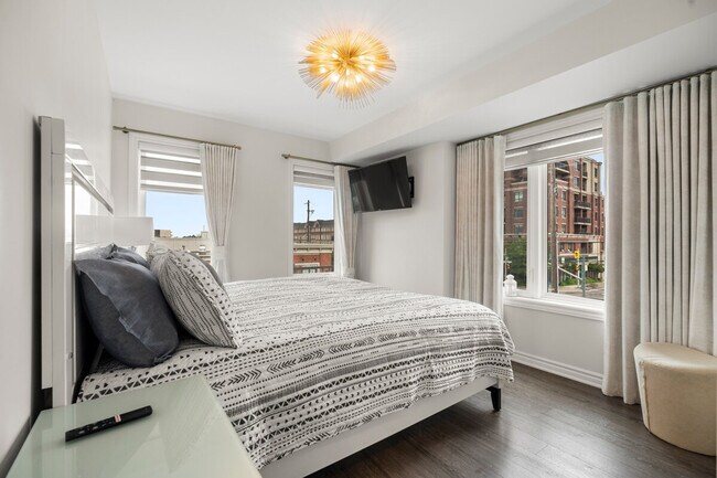 Photo du bâtiment - 3567 Lake Shore Blvd W