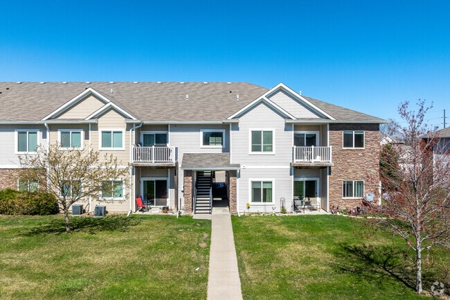 Building Photo - Silver Oak Condos