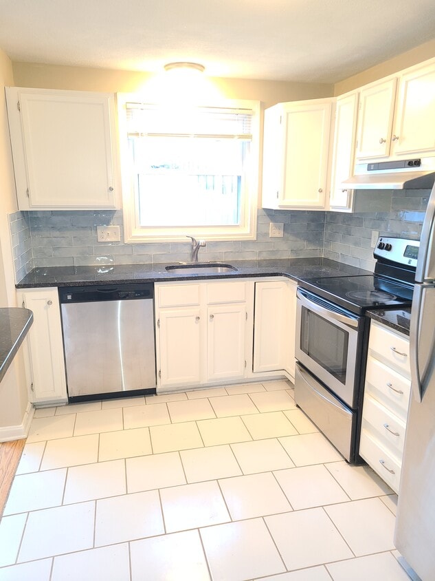 19 Gayron Way, Lynn, MA 01905 Townhome Rentals in Lynn MA