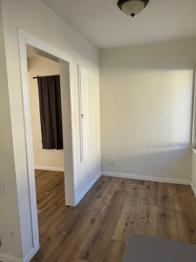 Foto del edificio - 8140 De Garmo Ave