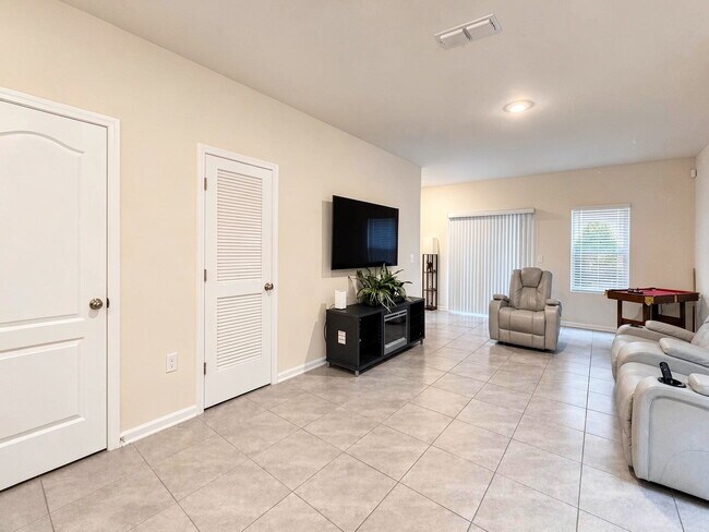 Building Photo - Tucked Away Townhome Retreat