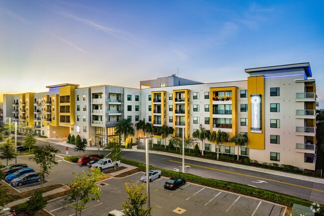 3219 S Orange Ave Orlando, FL, 32806-6125 - Hadlow at SoDo
