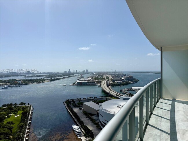 Foto del edificio - 888 Biscayne Blvd