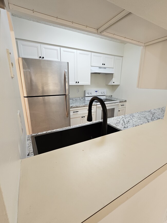 Building Photo - 1108 Ravens Crest Dr