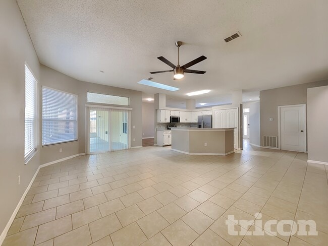 Building Photo - 250 Parkview Dr