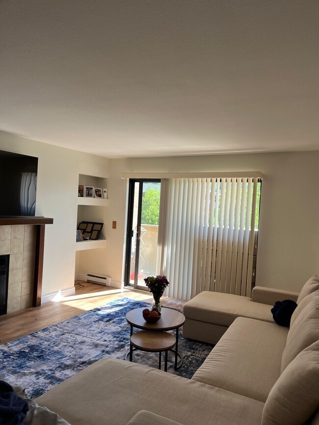 Foto del edificio - 137 Benchmark Rd