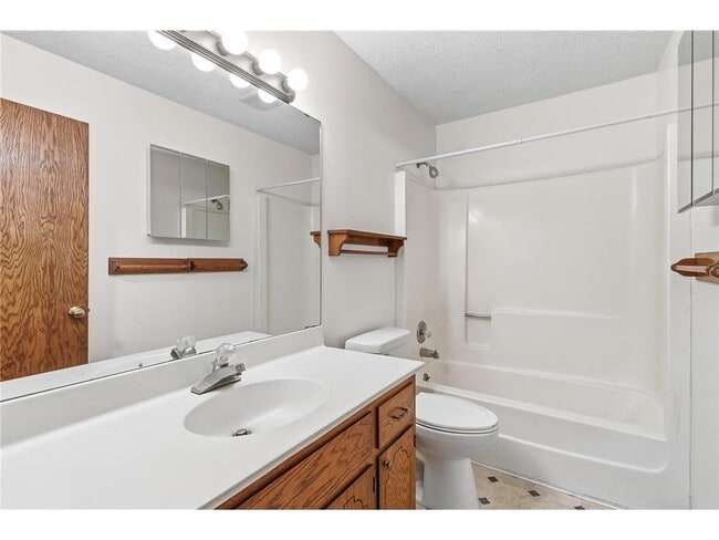 Foto del edificio - 1347 Hadley Ave N