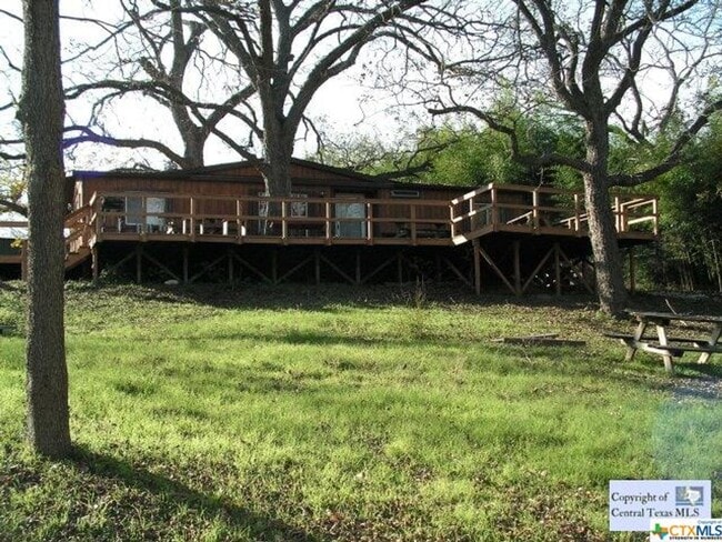 Foto del edificio - NEW ON MARKET /// RIVER FRONT CABIN AVAILABLE!!