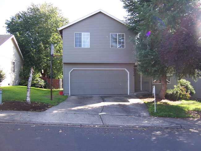 Building Photo - ~Beautiful Two-story Home Located in the N...