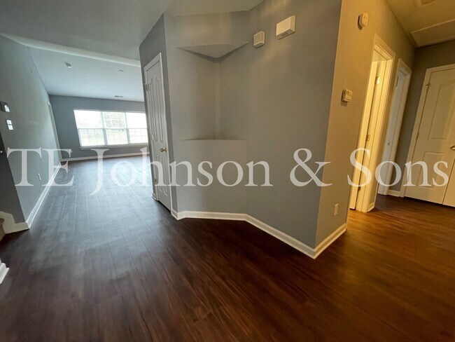 Building Photo - Charming 3 Bedroom Home with Bonus Room and Two Car Garage in Winston-Salem