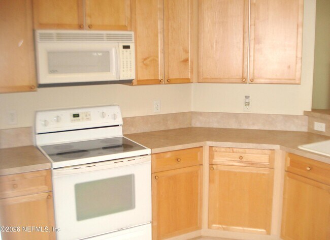 Building Photo - 684 Sid Dr