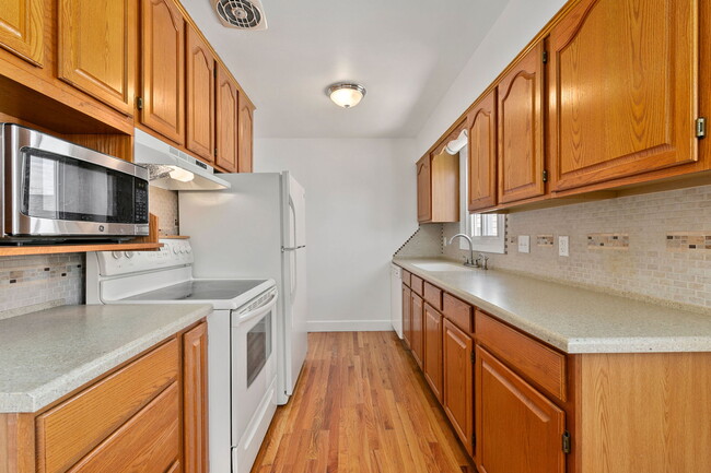 Foto del edificio - 4004 E 9th St