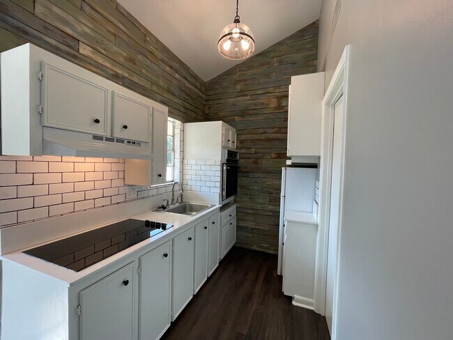 Kitchen - 206 Challenger St
