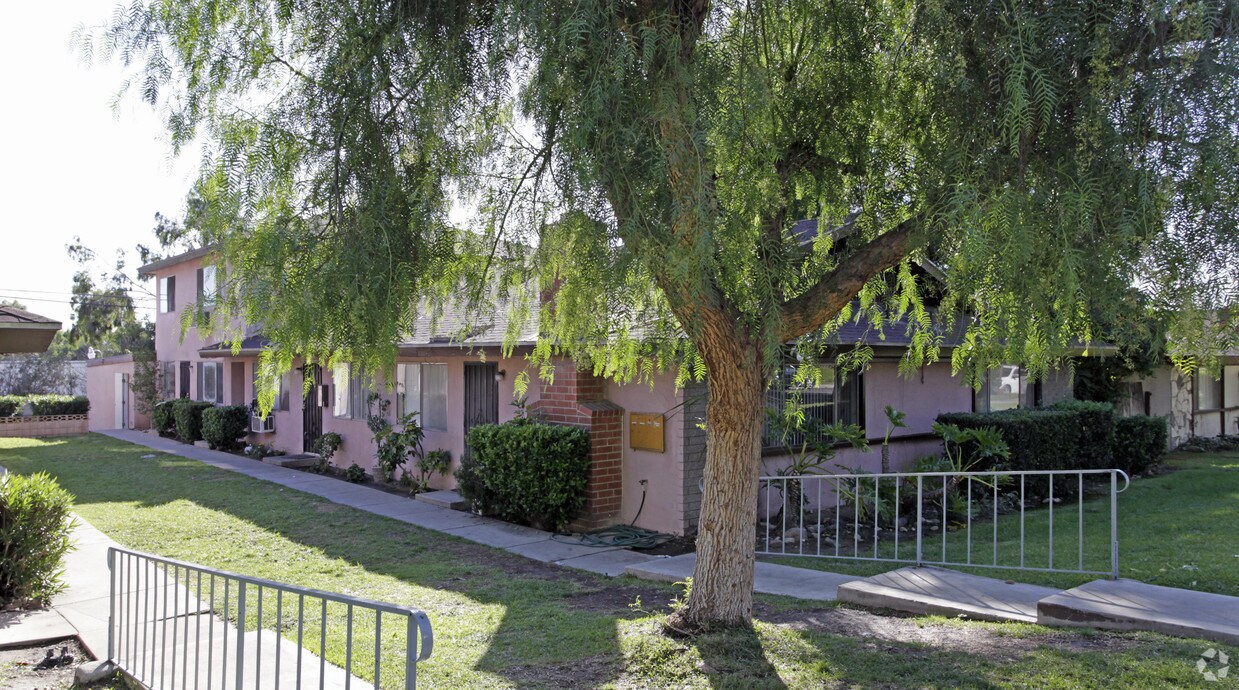 Foto principal - 1344 Springfield St