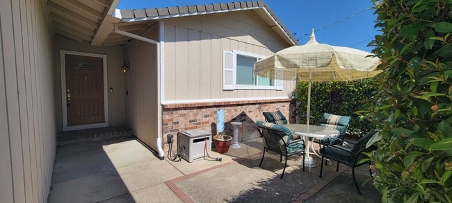 Building Photo - Charming 3 Bedroom, 2 Bath Home with Mountain Views