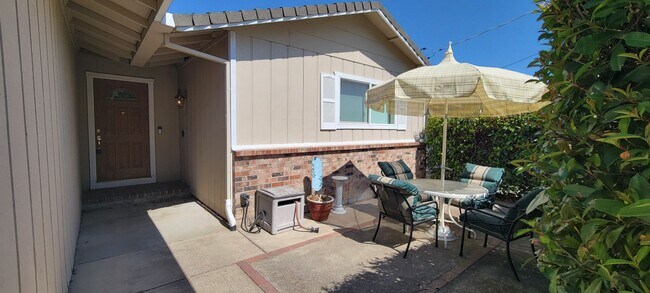 Foto del edificio - Charming 3 Bedroom, 2 Bath Home with Mountain Views