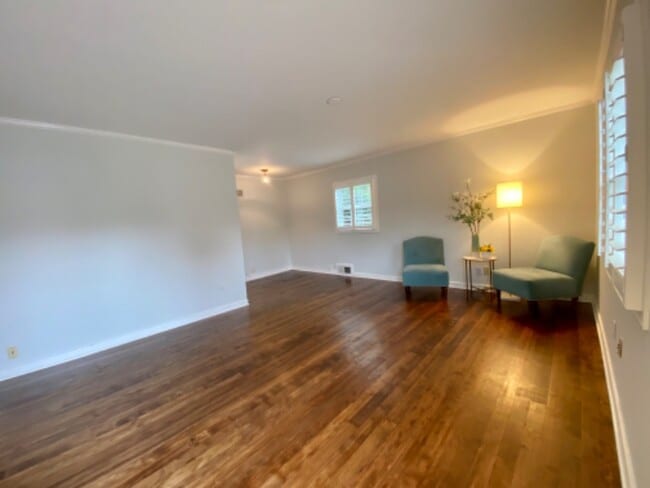 Building Photo - 3107 Elmwood Dr