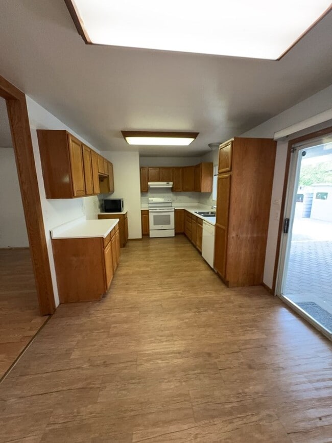 Building Photo - Home on 1 acre lot with above ground pool