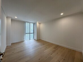 Interior Photo - The Argon Wilshire
